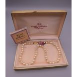 A Trifari pearl necklace. 45 cm long.