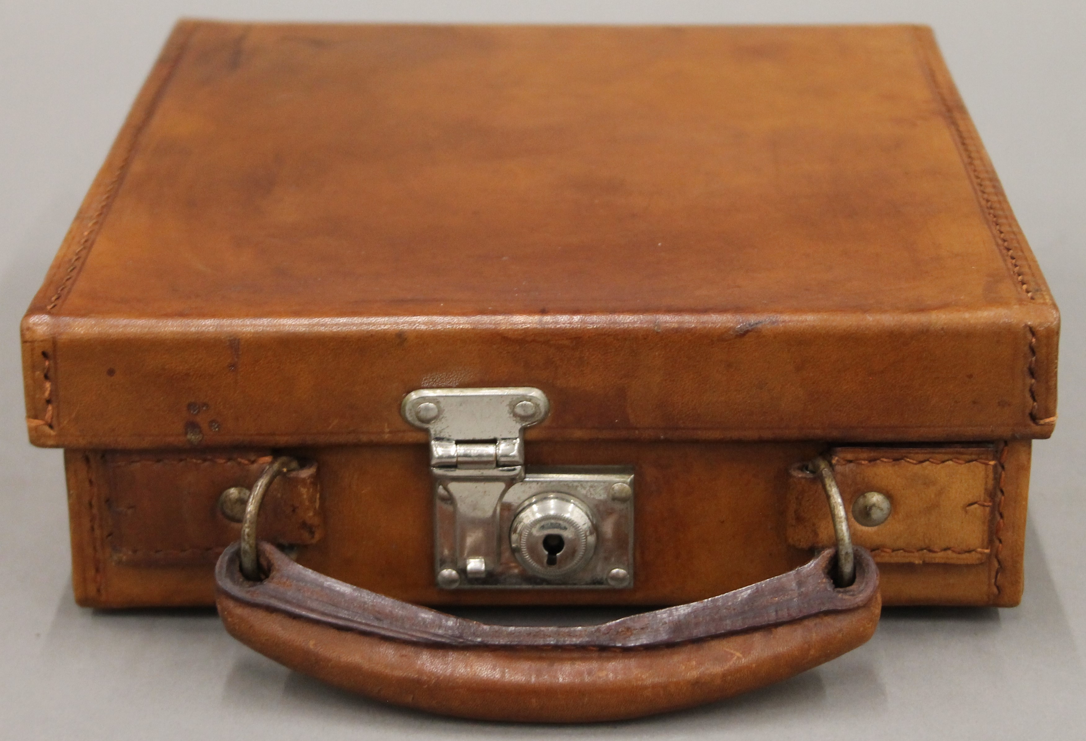 Two bottles housed in a leather case. The case 20 cm wide. - Image 3 of 8