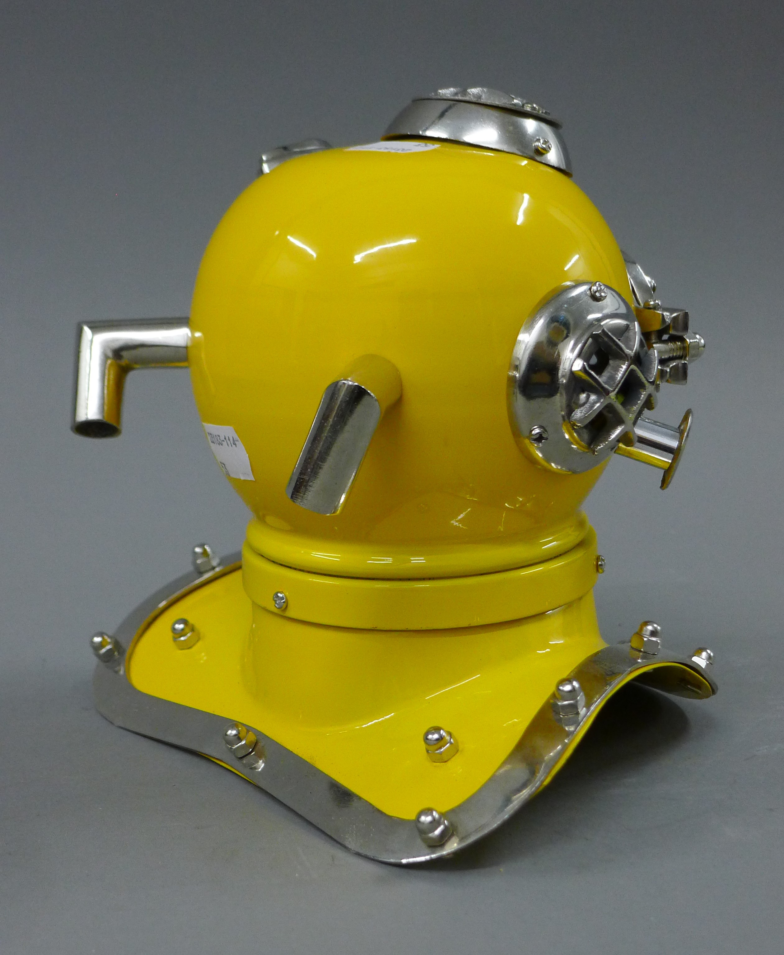A small model of a diver's helmet. 17 cm high. - Image 3 of 3