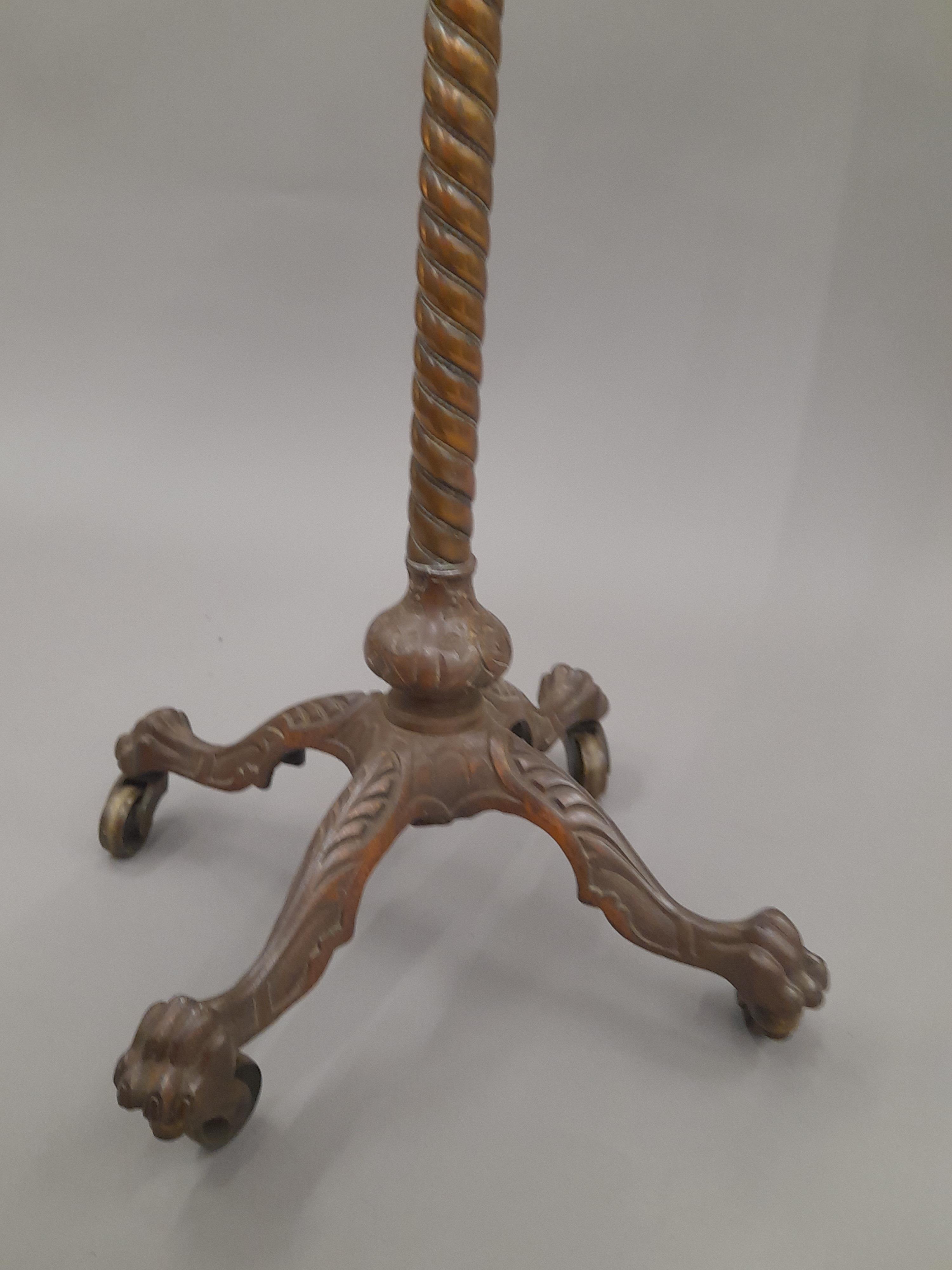 A Victorian telescopic walnut mounted reading stand. - Image 5 of 9
