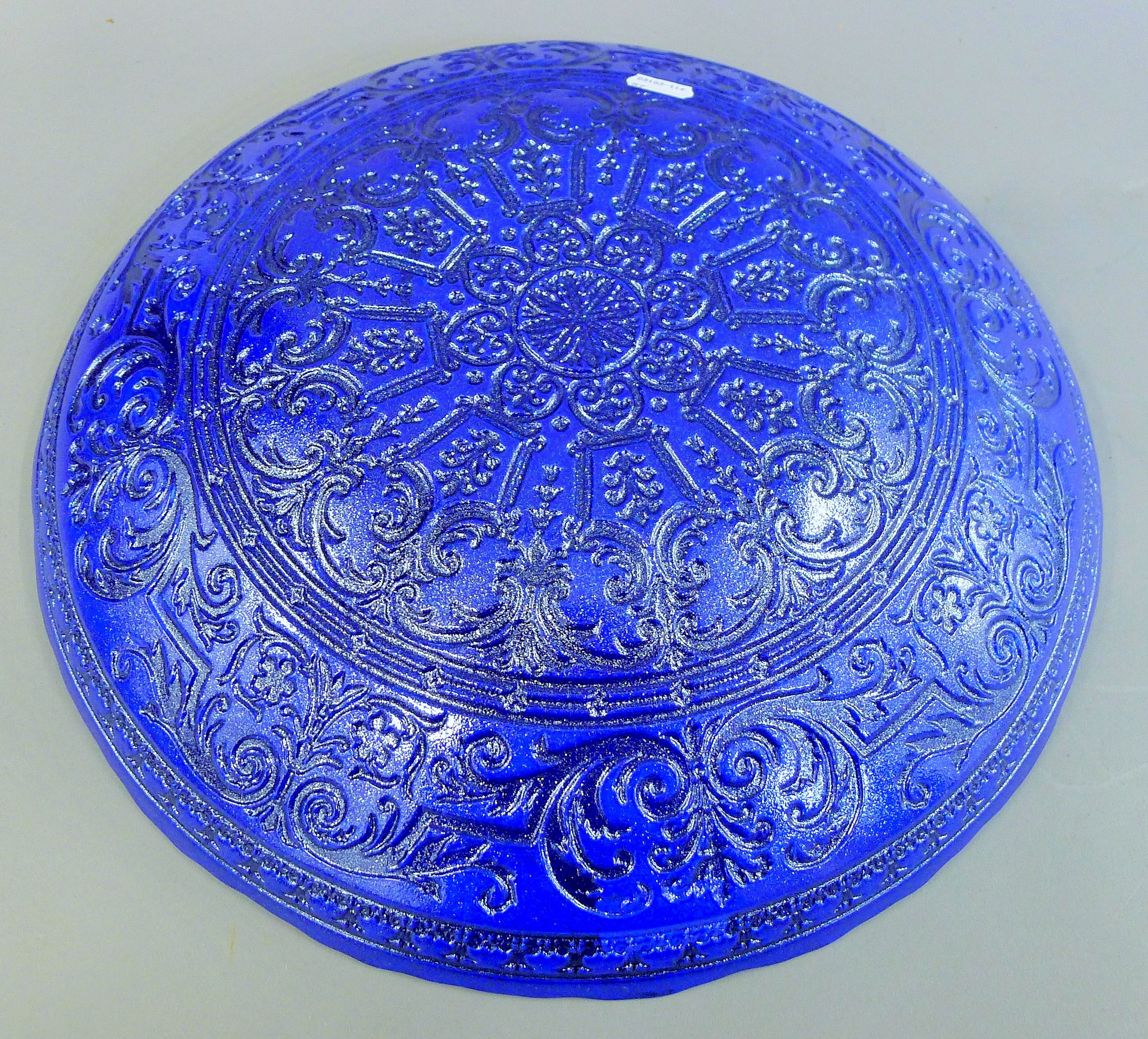 A Turkish blue glass bowl. 39.5 cm diameter. - Bild 3 aus 3