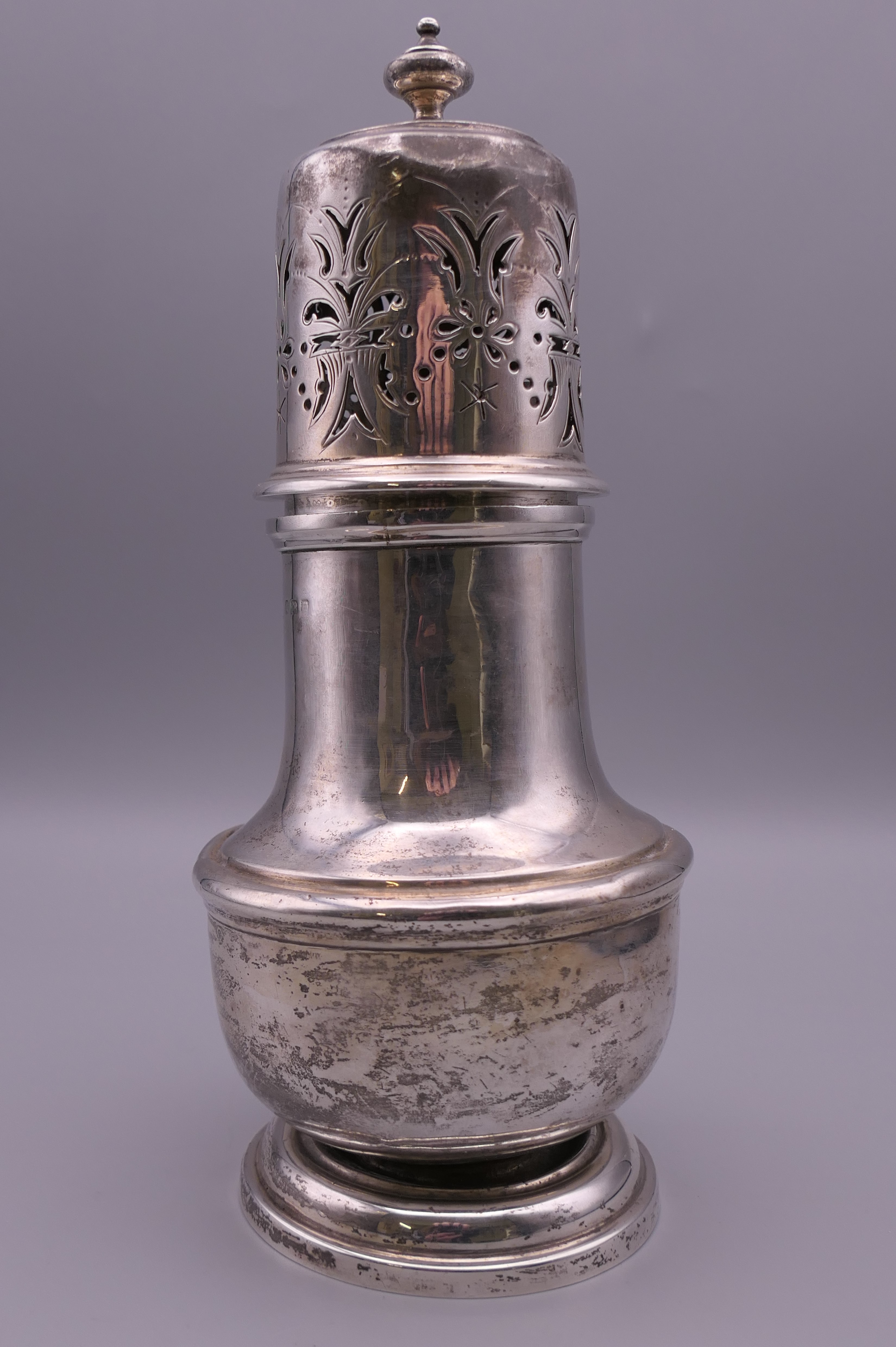 A silver sugar castor. 19 cm high. 263.1 grammes.