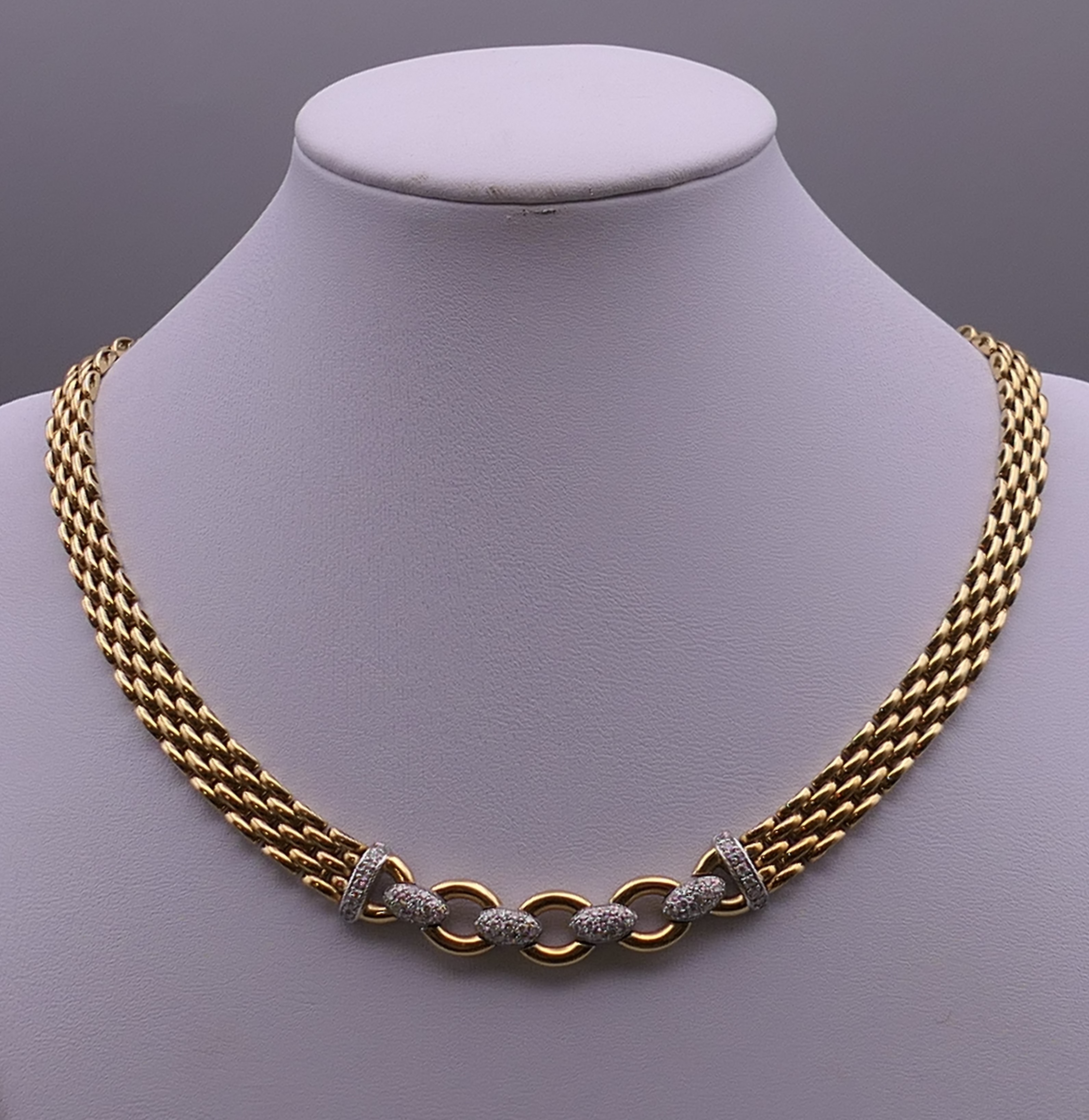 An 18 ct gold diamond necklace. 42 cm long. 68.2 grammes total weight. - Bild 2 aus 4