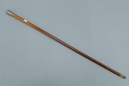 A Malacca walking stick, with engraved silver handle, hallmarked for London. 85 cm long.