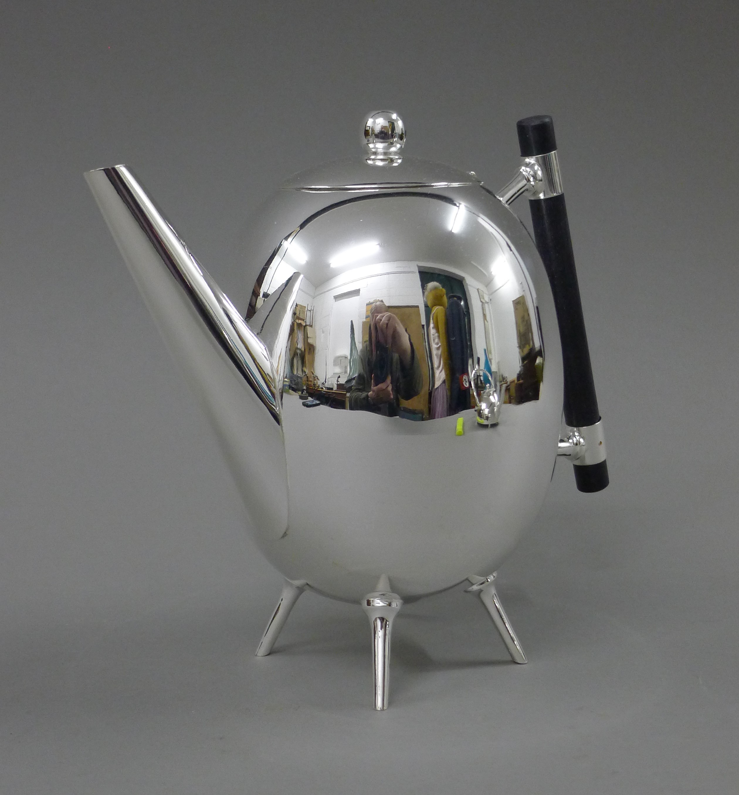 A Christopher Dresser style teapot. 18 cm high. - Bild 2 aus 3