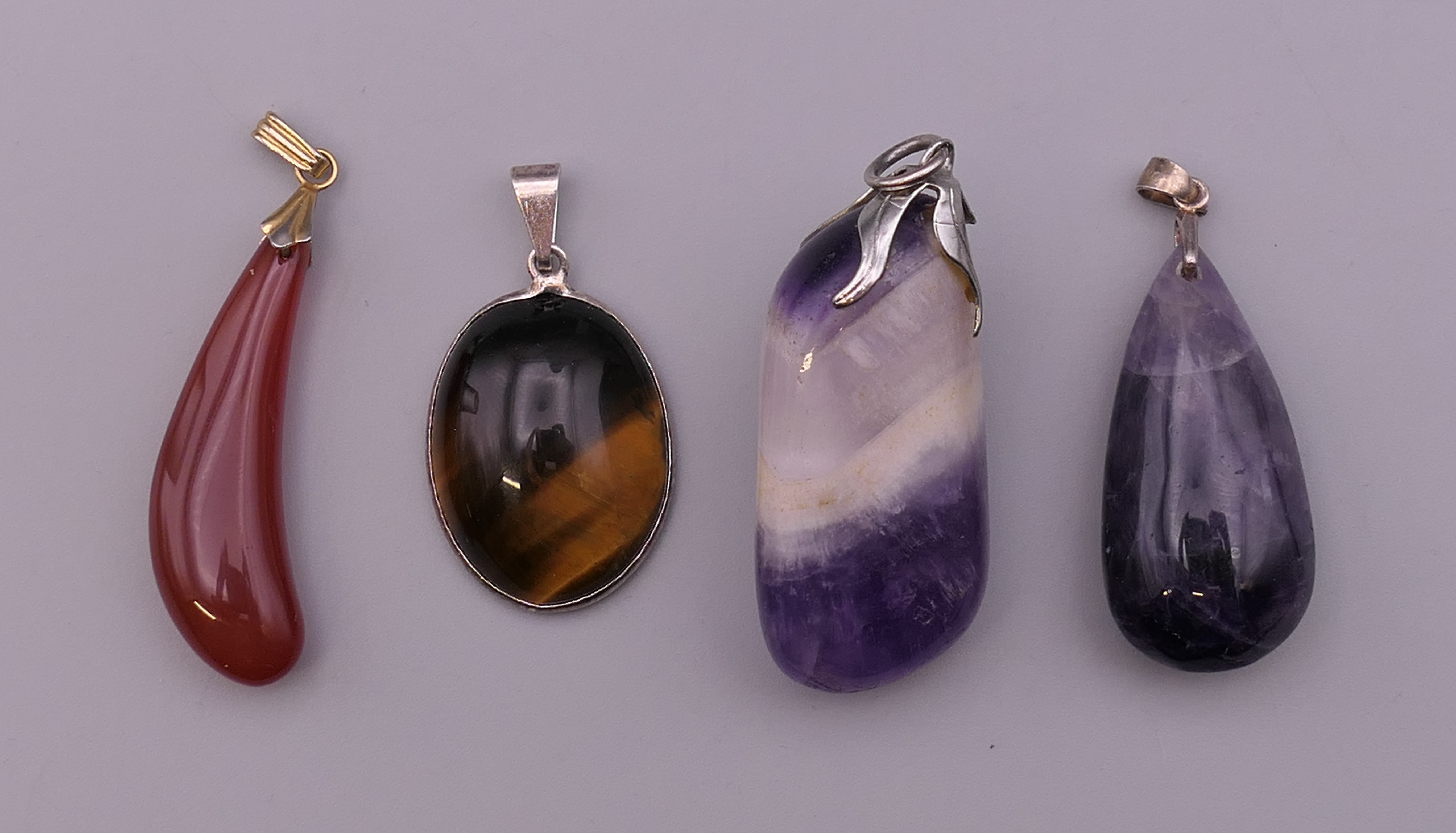 Four mineral specimen pendants. The largest 4.5 cm high. - Image 2 of 7