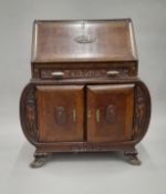 An early 20th century oak bureau. 90 cm wide.