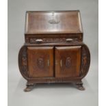 An early 20th century oak bureau. 90 cm wide.