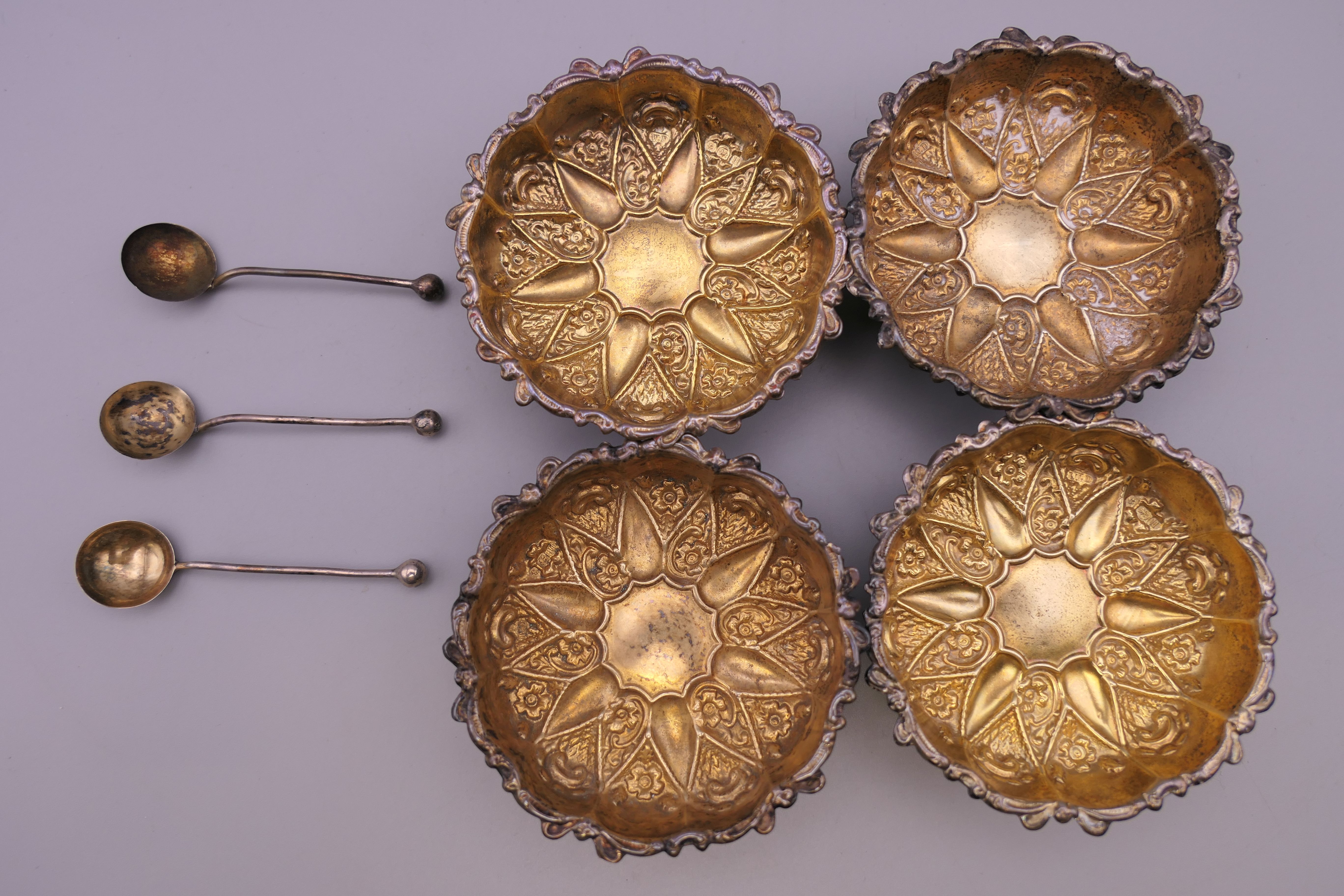 A cased set of four silver gilt salts. Each 6 cm diameter. - Image 3 of 17