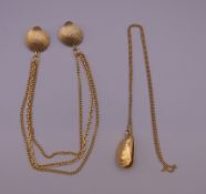 A quantity of gold plated shell form jewellery.