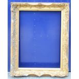 A large Victorian gilt picture frame. 122 x 96.5 cm exterior dimensions. 94.