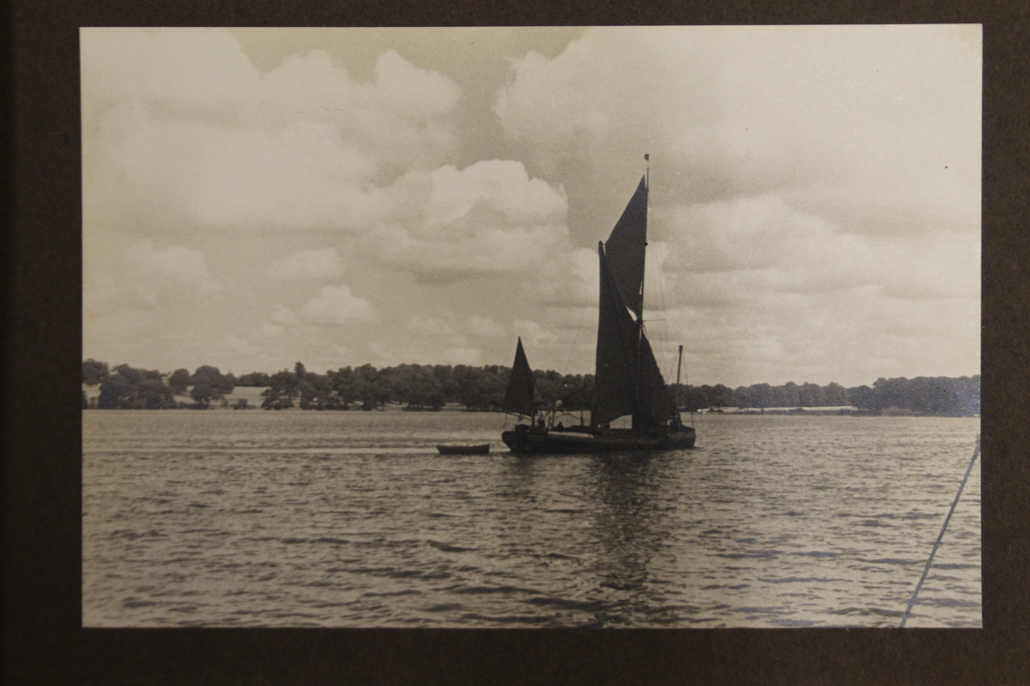 A landscape folio photo album, Sailing in August 1934 on the Yacht Pliimmon, - Bild 4 aus 6