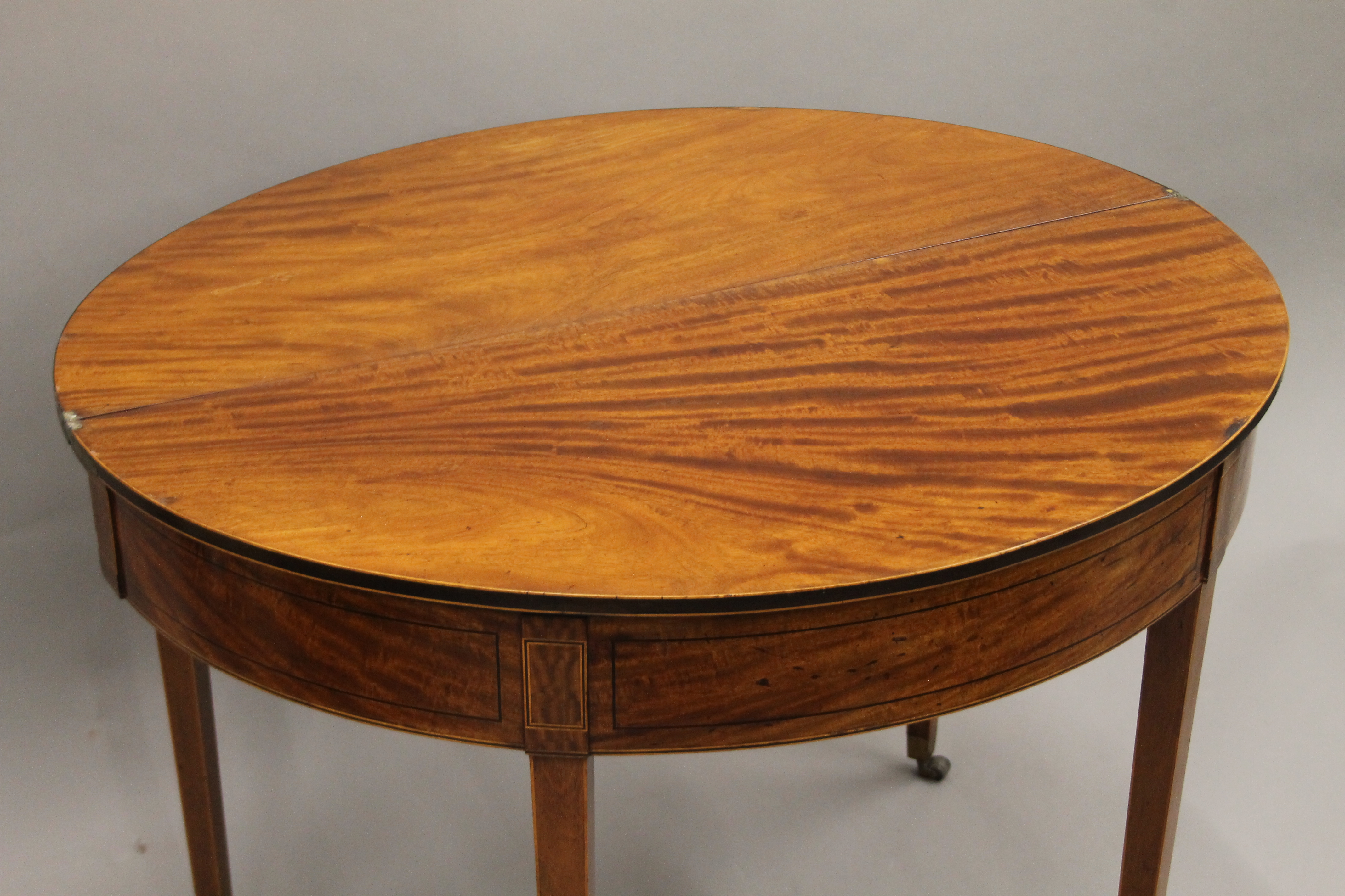 A Georgian satinwood crossbanded sabicu demi lune tea table. 98 cm wide. - Image 4 of 5