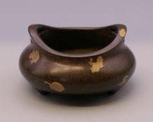 A small Chinese gold splash bronze censer. 4.5 cm wide.