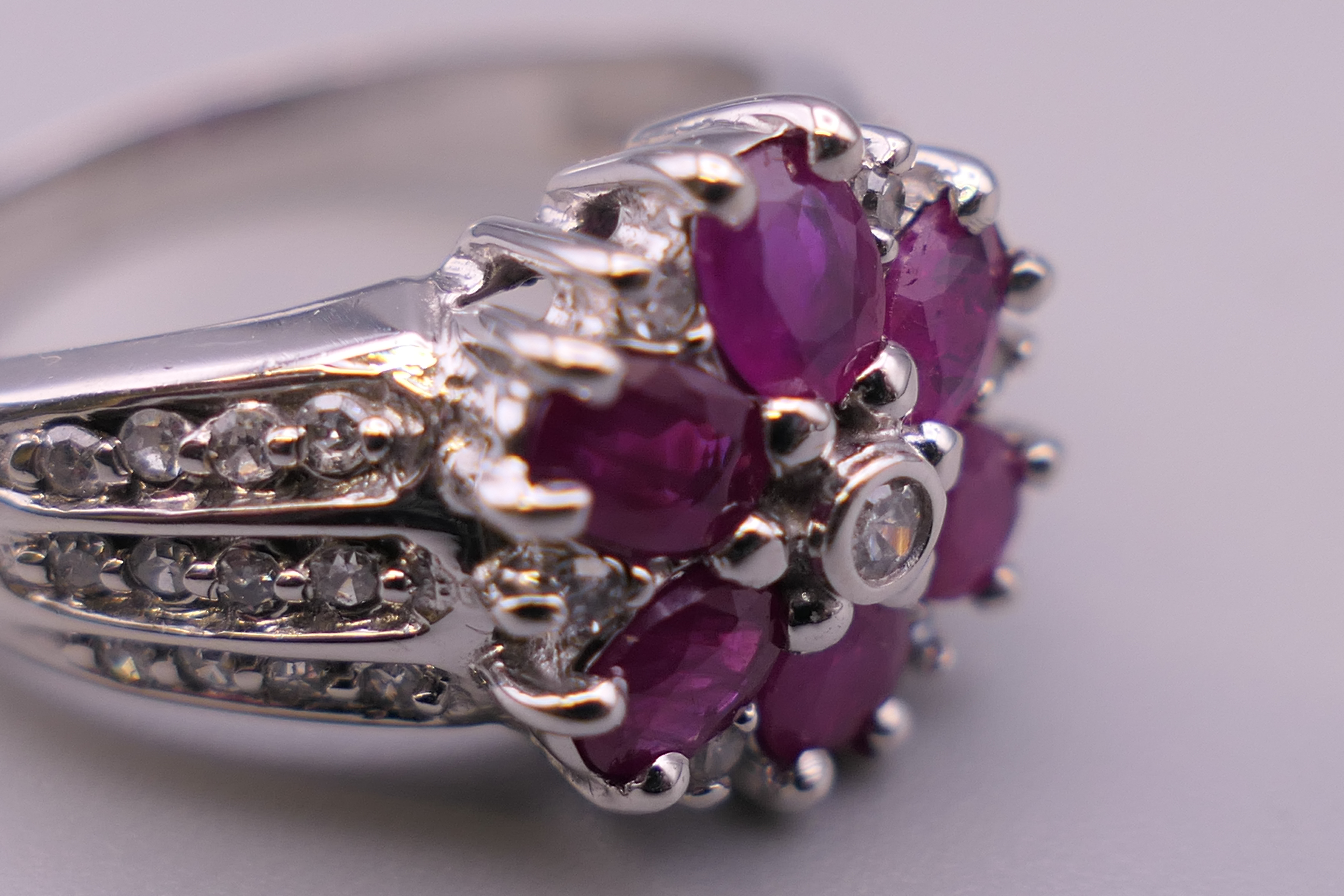 A 14 K white gold diamond and ruby ring. Ring size N/O. 4.9 grammes total weight. - Image 4 of 5