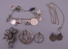 A quantity of silver jewellery. 69.9 grammes total weight.