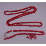 A coral necklace. 126 cm long.