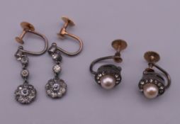 Two pairs of 9 ct gold mounted screw fix earrings.