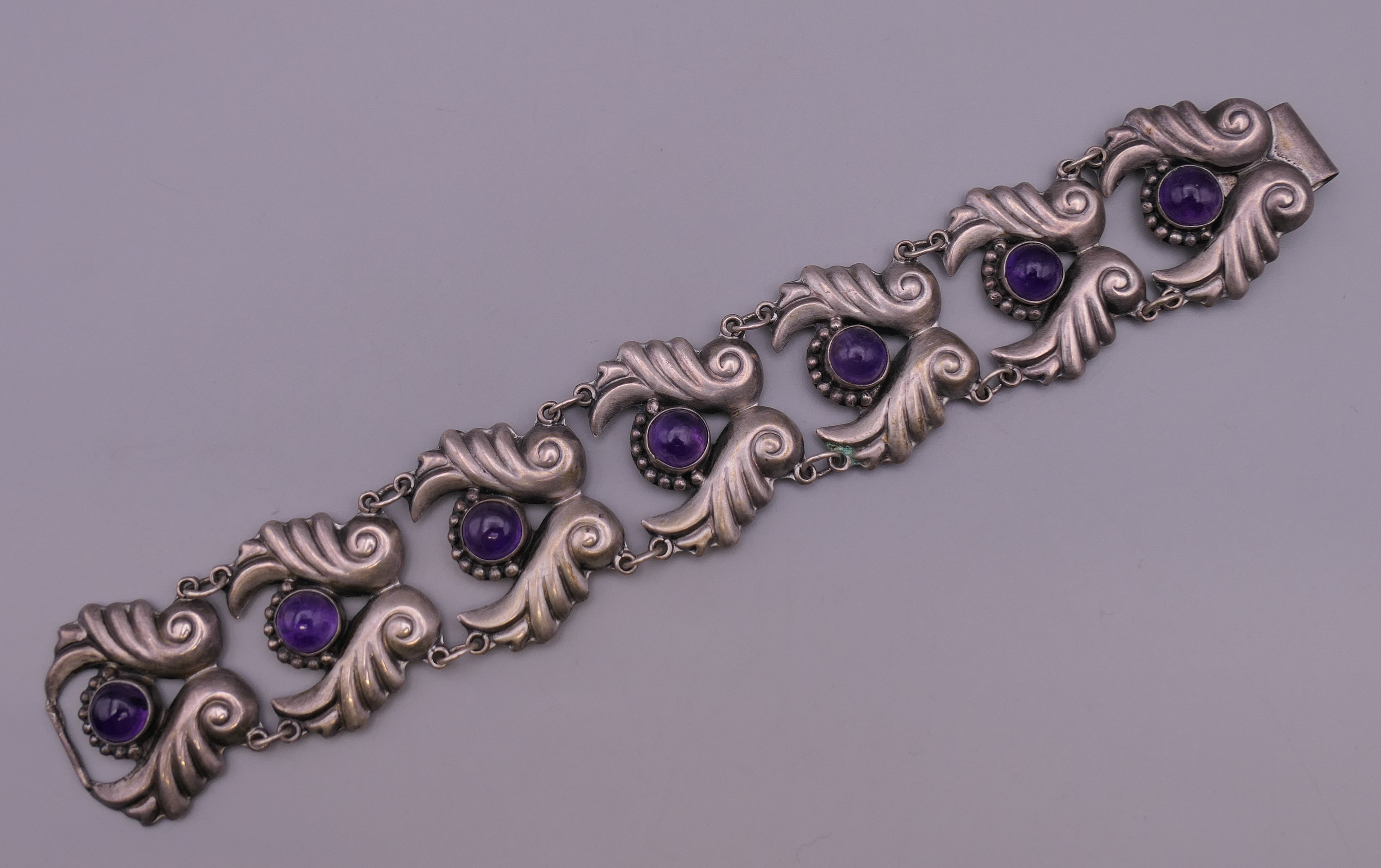 A silver amethyst bracelet. 18.5 cm long. - Bild 2 aus 4