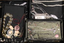 A quantity of costume jewellery.