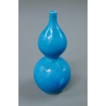 A Chinese turquoise double gourd porcelain vase. 17 cm high.