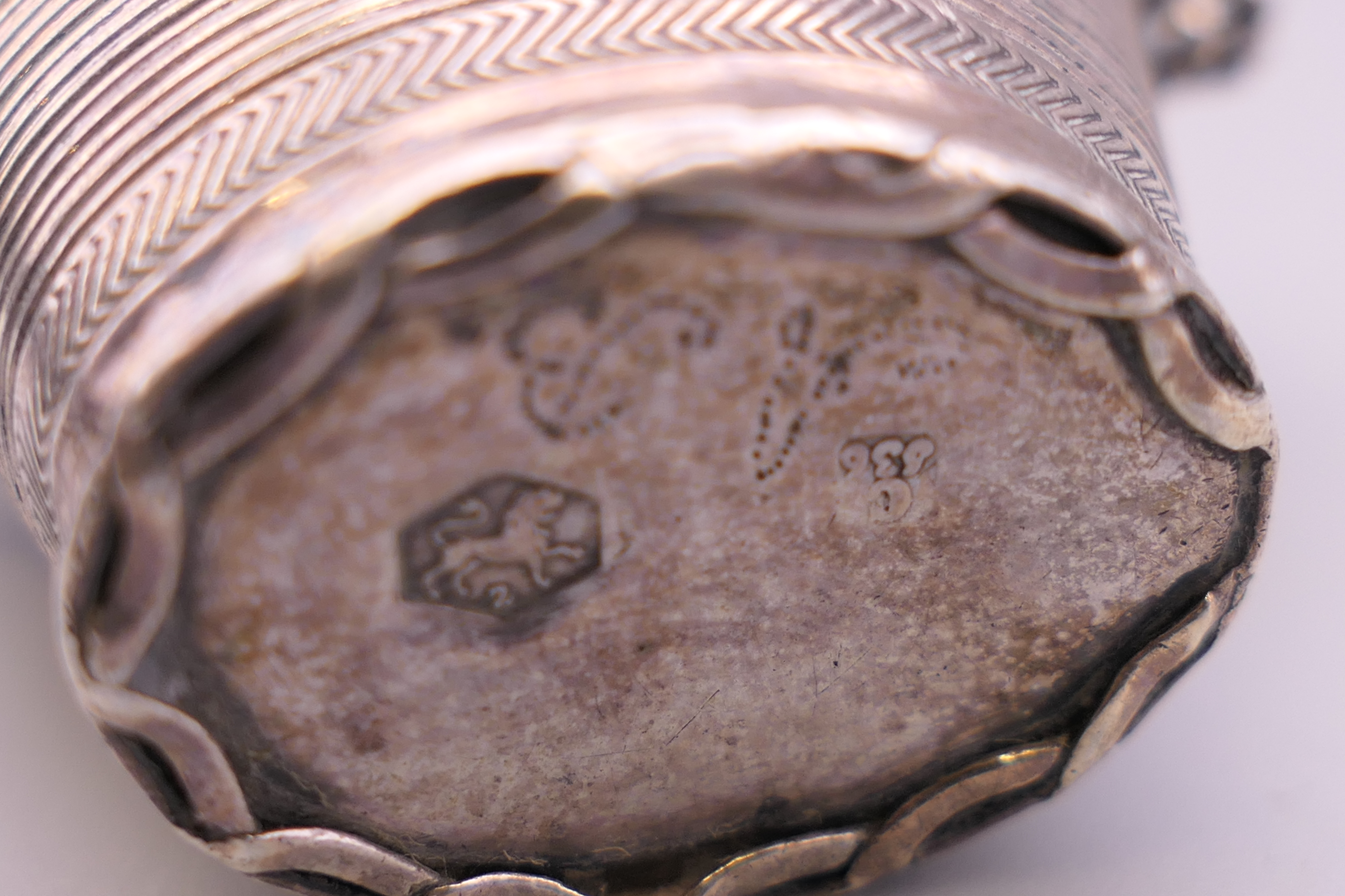 An antique Dutch silver patch box in the form of a basket of fruit. 4 cm high. - Image 5 of 7