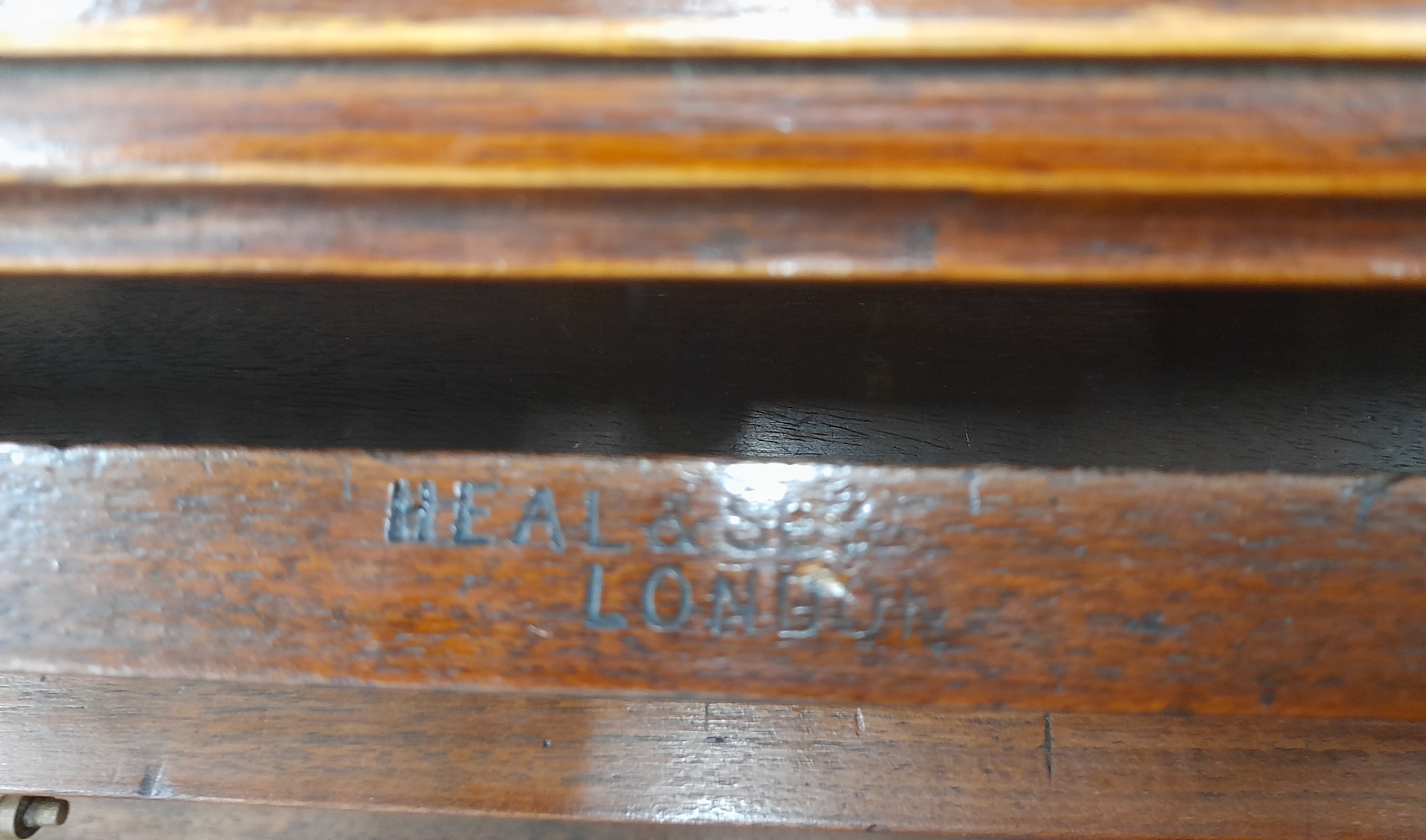A Heals of London three drawer oak side table. 76 cm wide. - Bild 3 aus 6