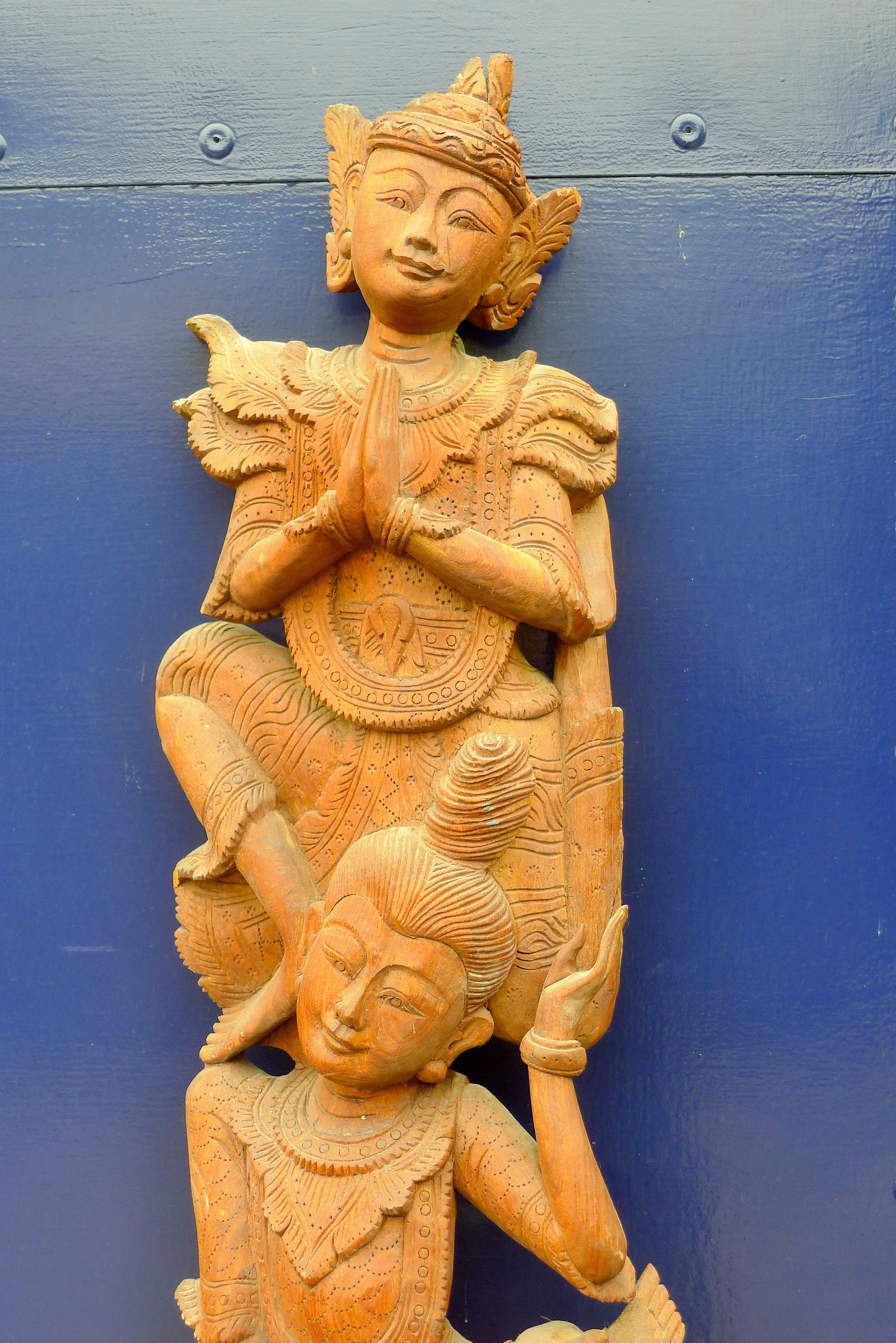 A large Thai wooden figural carving. 206 cm high. - Bild 2 aus 5