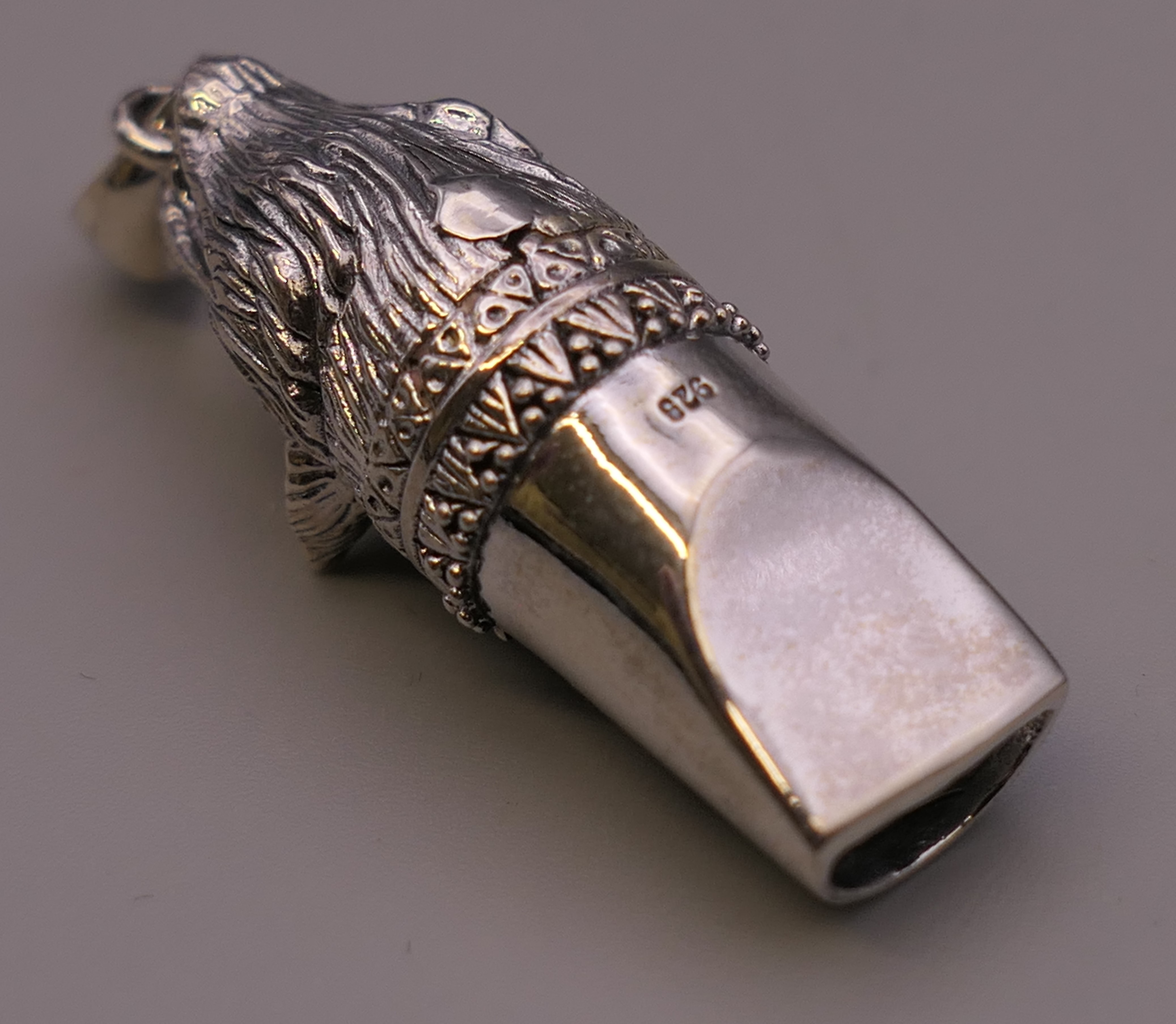 A silver whistle formed as a fox. 4.5 cm long. - Bild 5 aus 5