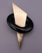 A 14 K gold and black jet Art Deco style brooch. 8.5 cm long. 24.2 grammes total weight.