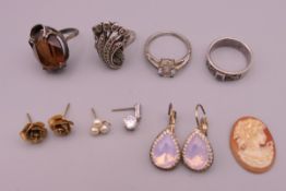 A quantity of jewellery, including rings and earrings.