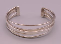 A silver bracelet. 7 cm wide. 27.8 grammes.