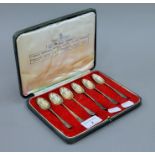 A set of six silver teaspoons. 82.5 grammes.