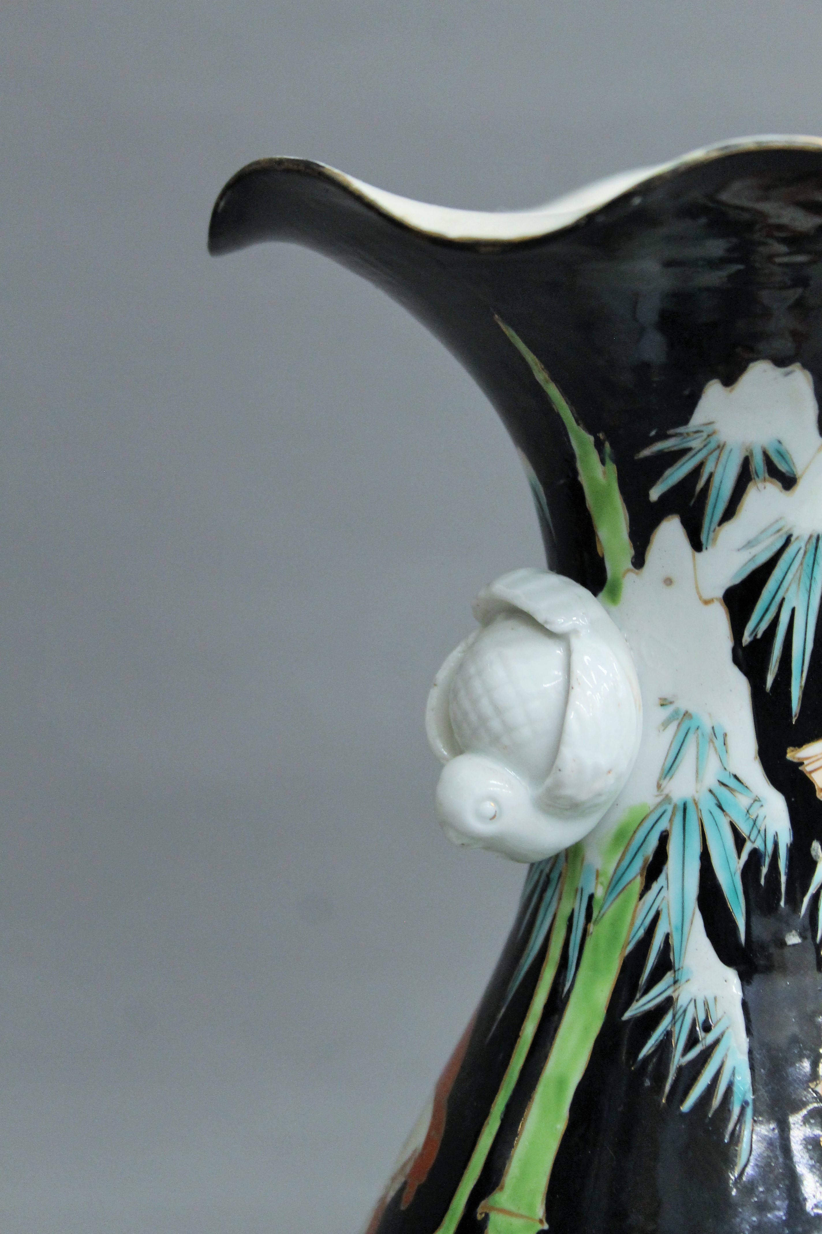 A pair of 19th century Japanese porcelain frilly edged vases. 36 cm high. - Image 5 of 7