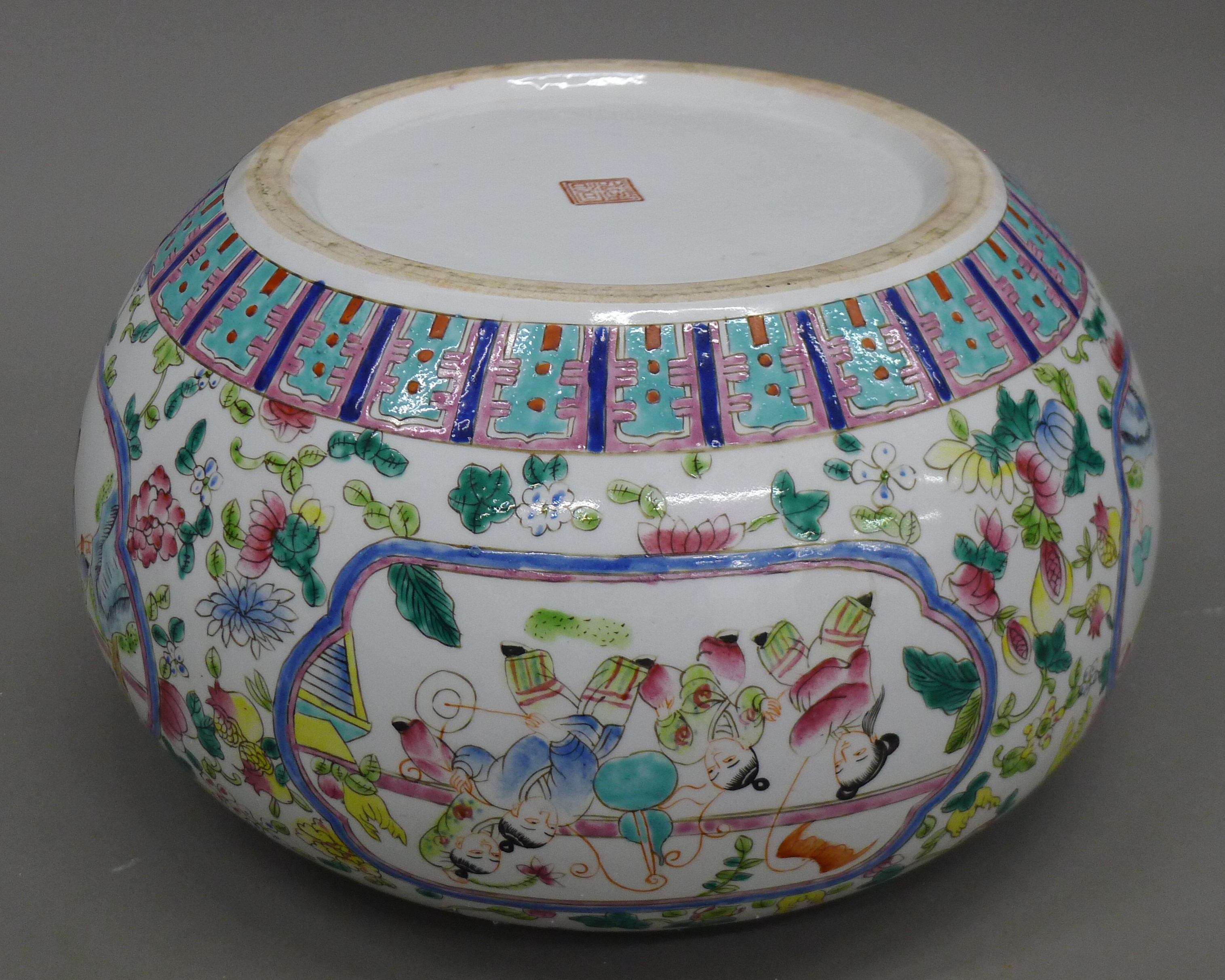 A Chinese jardiniere. 27 cm diameter. - Image 4 of 5