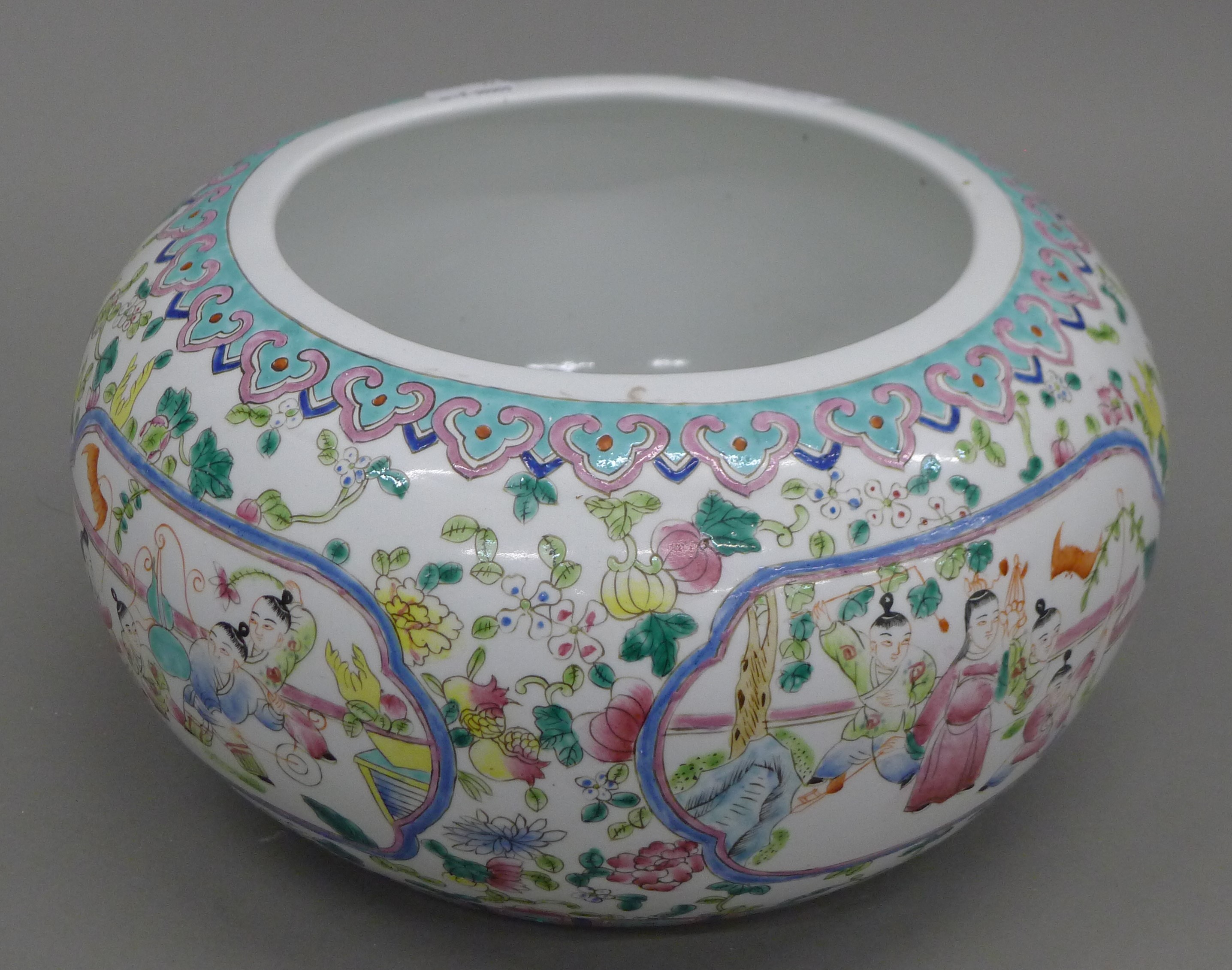 A Chinese jardiniere. 27 cm diameter. - Image 2 of 5