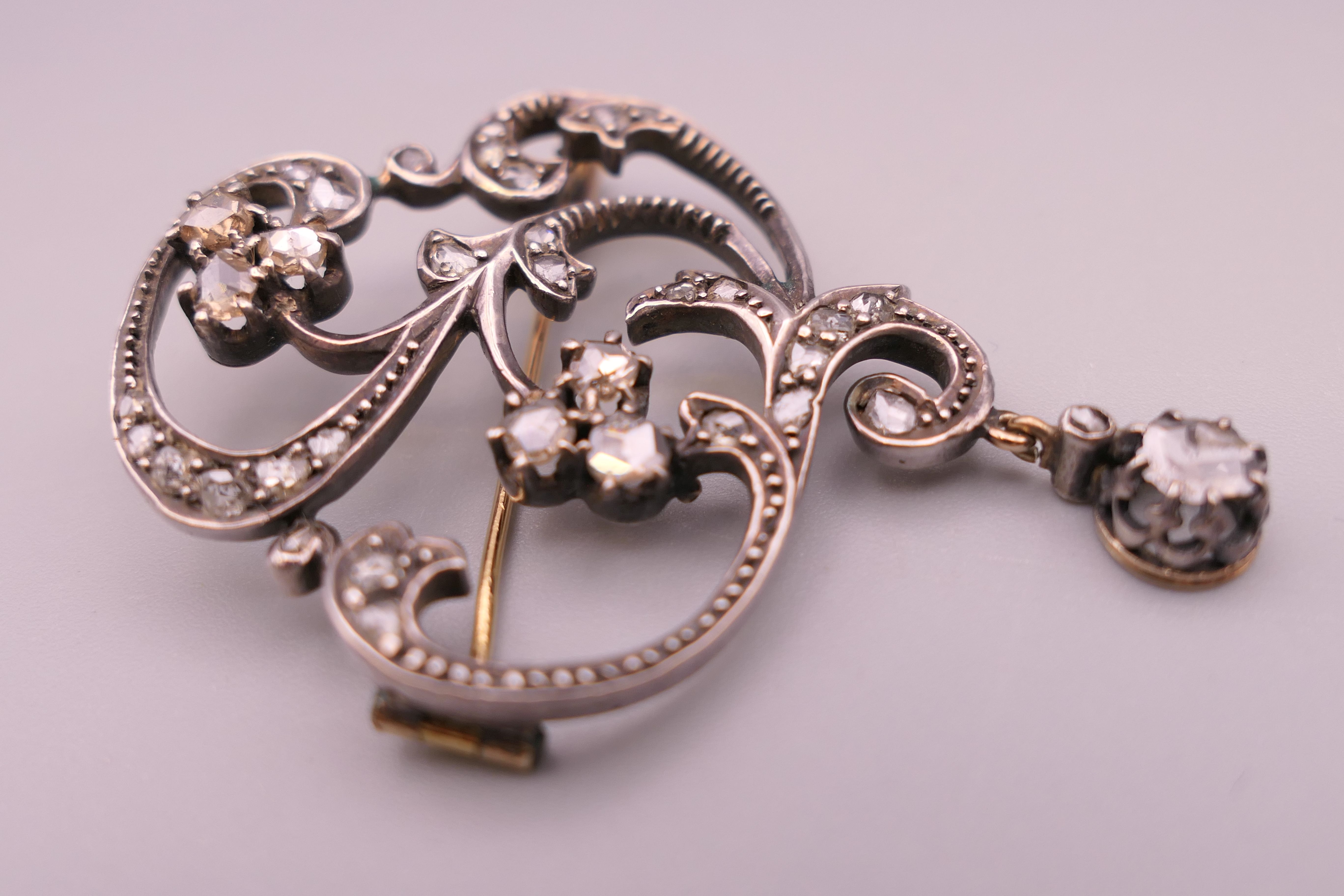 An antique diamond brooch/pendant with gold and silver setting. 5 cm high. - Image 4 of 5