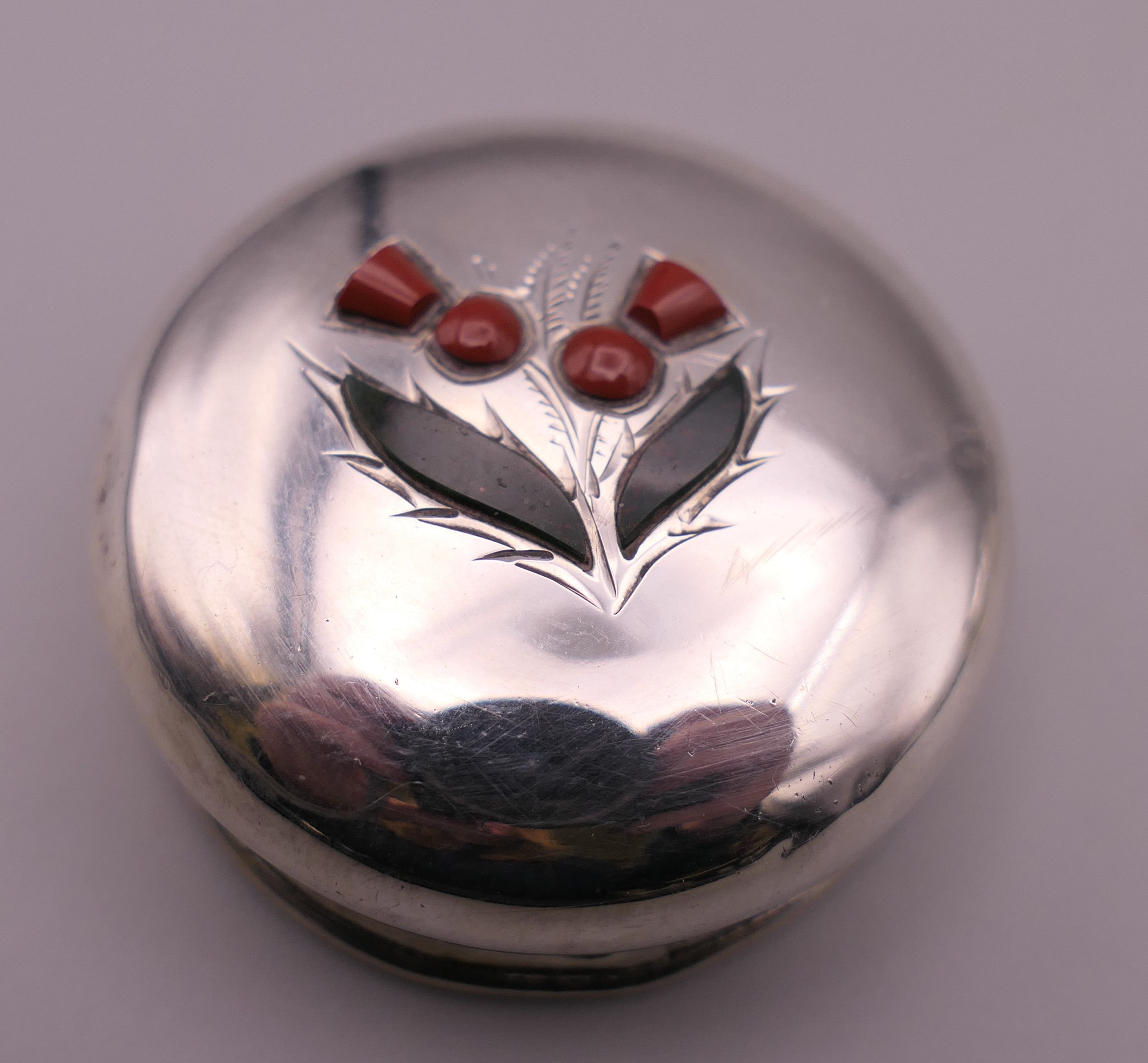 A hardstone inset thistle motif silver topped glass jar. 5 cm high. - Image 5 of 7