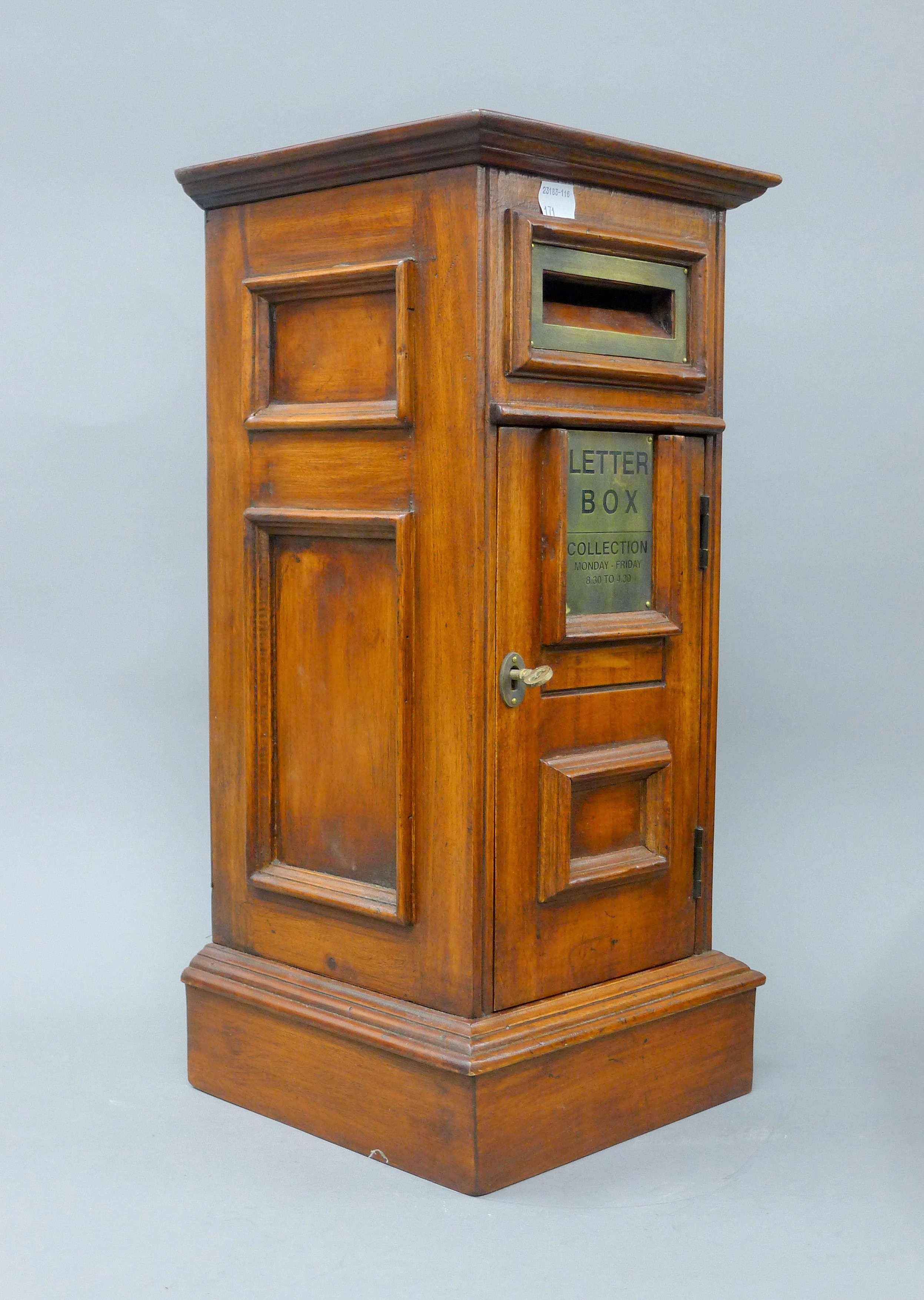 A square wooden post box. 50 cm high. - Image 2 of 2