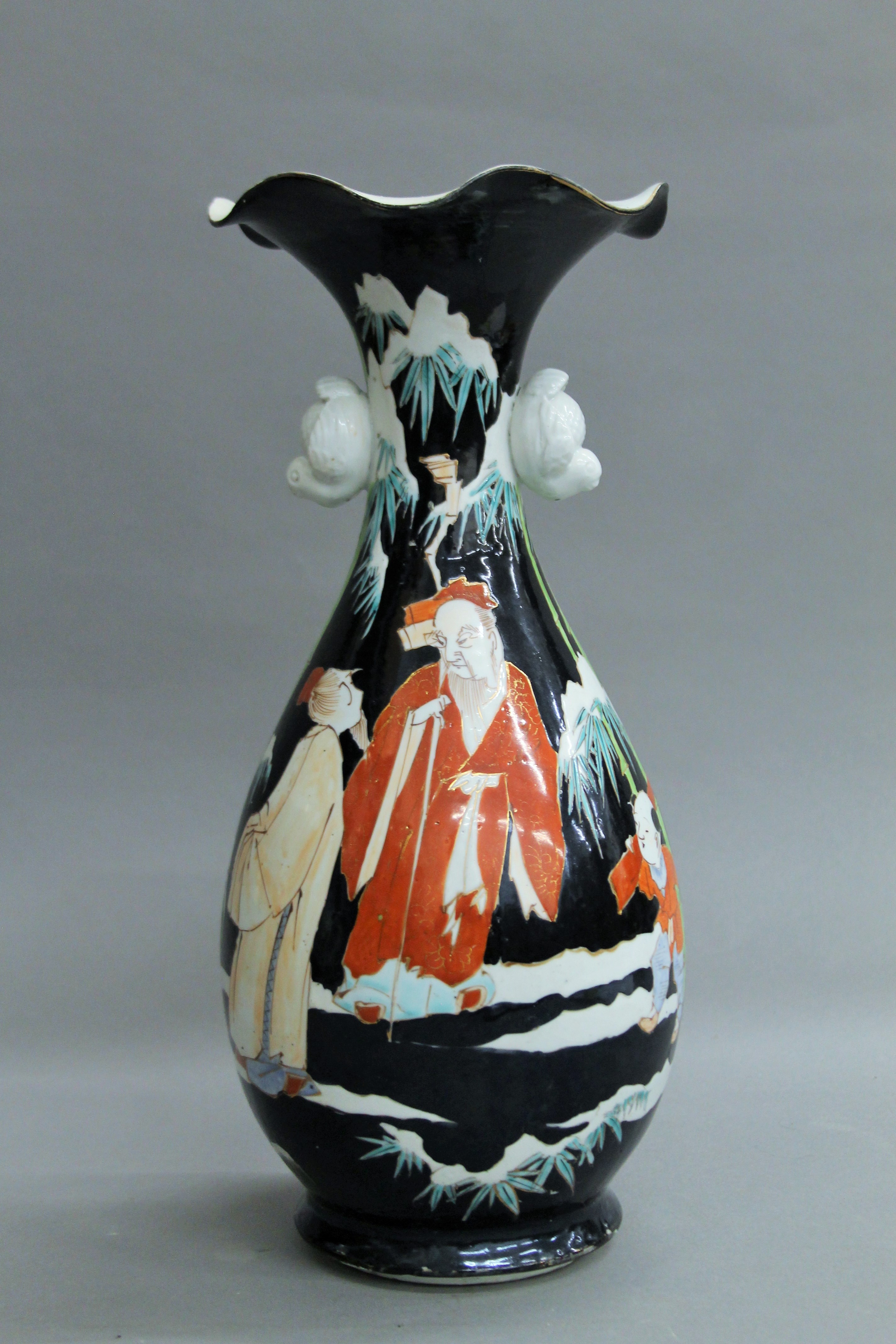A pair of 19th century Japanese porcelain frilly edged vases. 36 cm high. - Image 4 of 7
