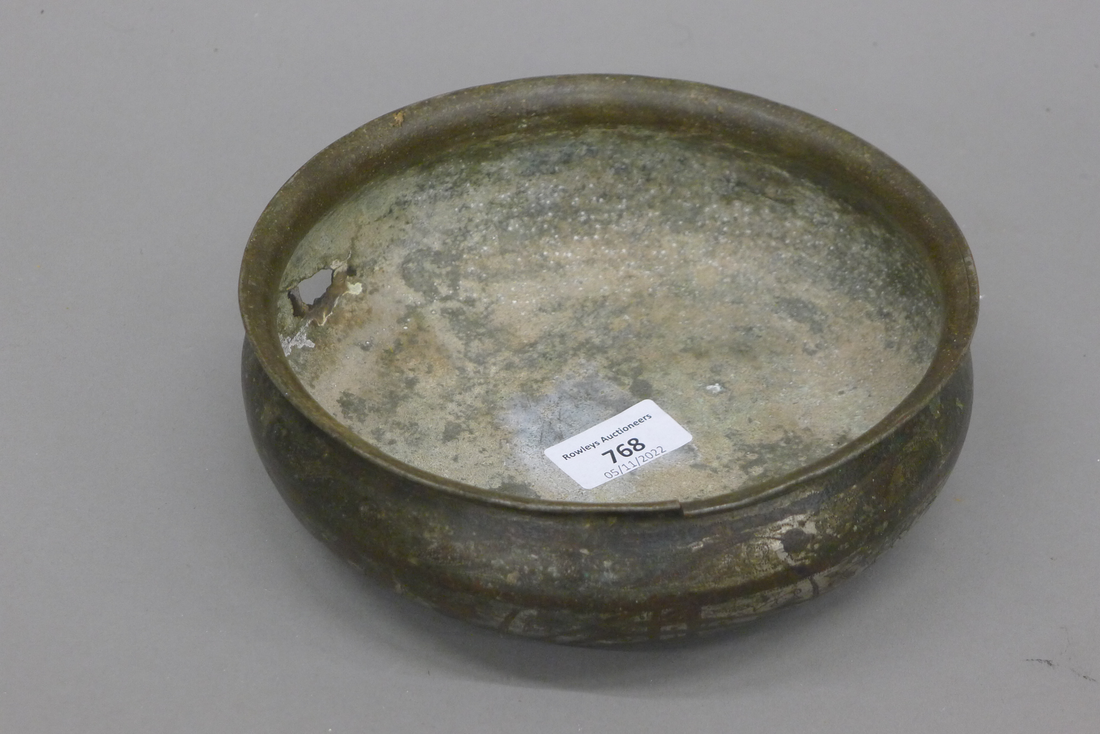 A 17th/18th century unmarked silver onlaid Islamic bowl. 19.5 cm diameter. - Image 2 of 6