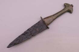 An early bronze handle dagger. 18.5 cm long.
