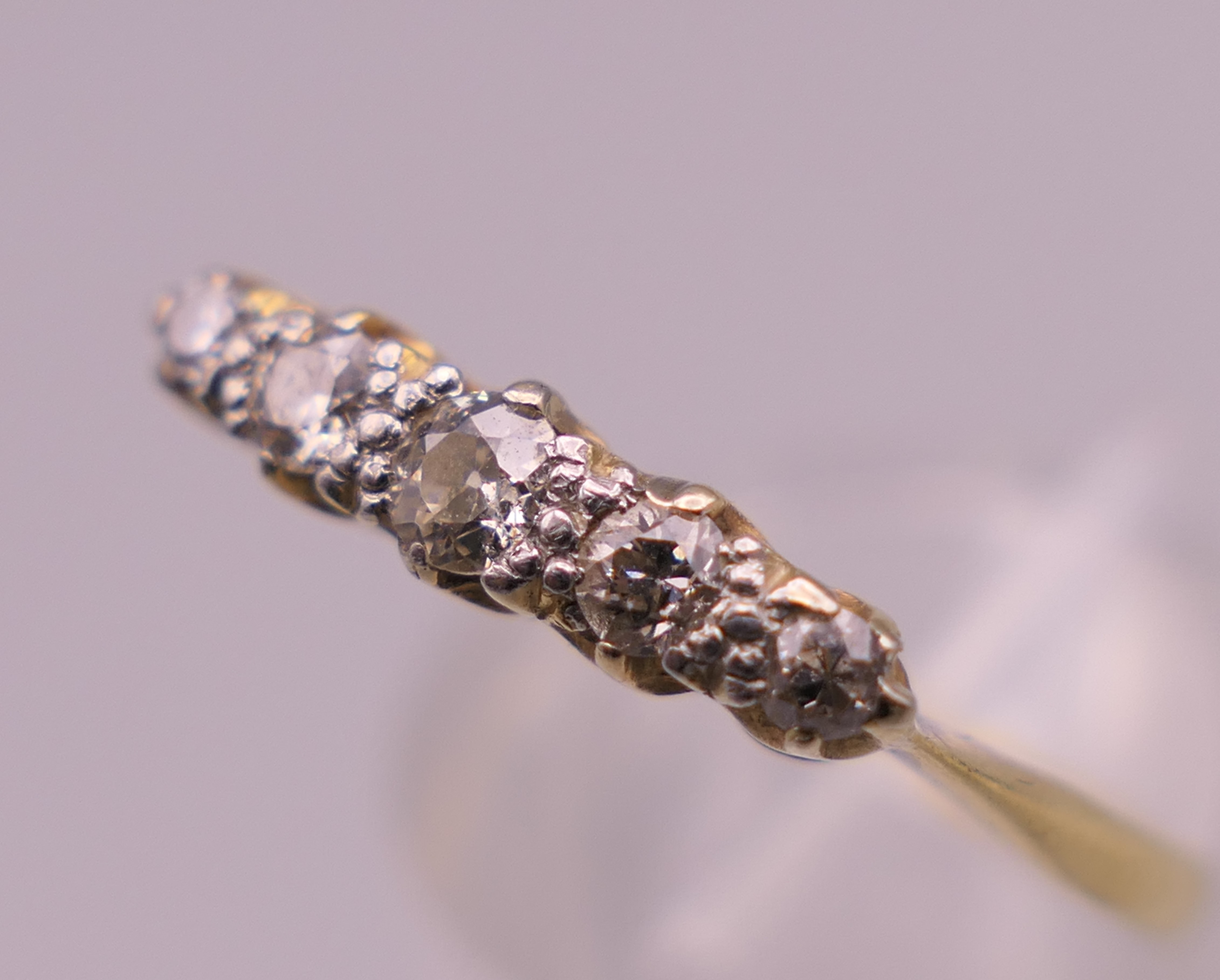 An 18 ct gold five stone diamond ring. Ring P/Q. 1.9 grammes total weight. - Image 4 of 5