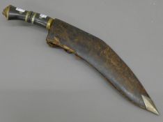 A horn handled kukri. 44 cm long.