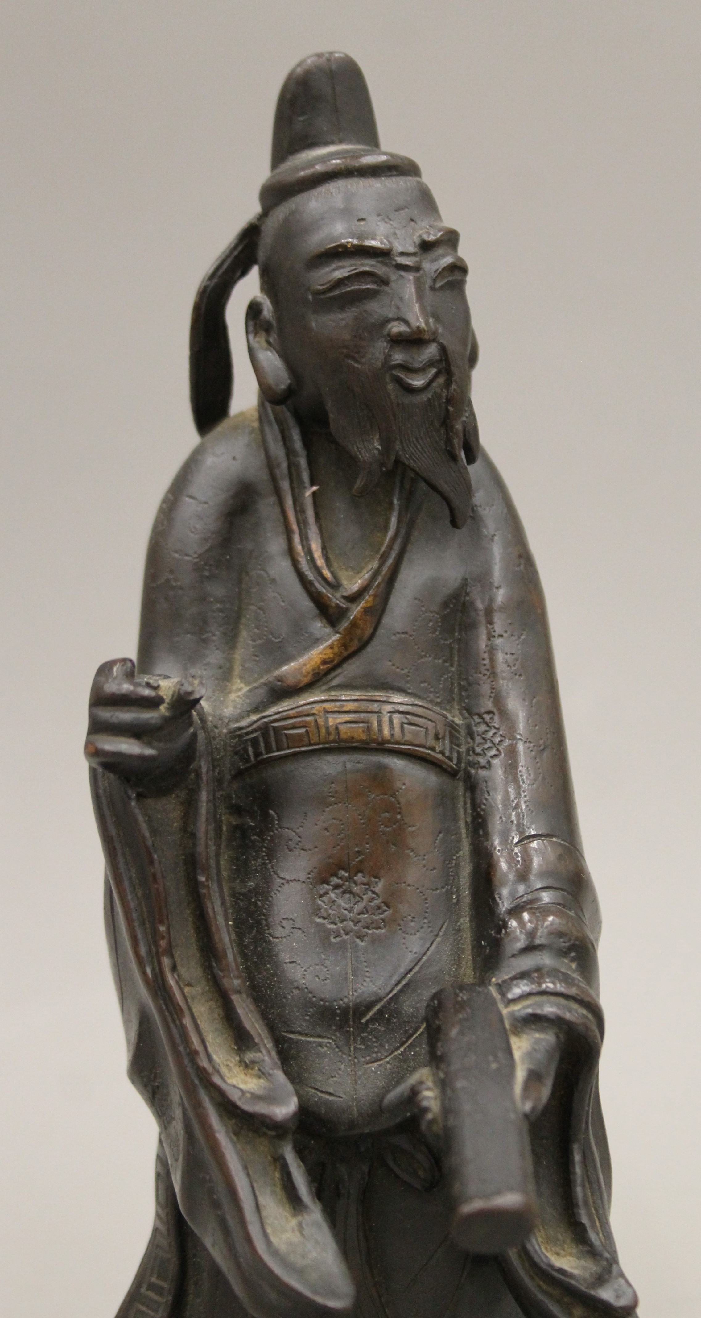 A pair of Chinese bronze models of sages. The largest 25 cm high. - Image 8 of 11