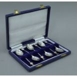 A cased set of silver teaspoons. 56.8 grammes.