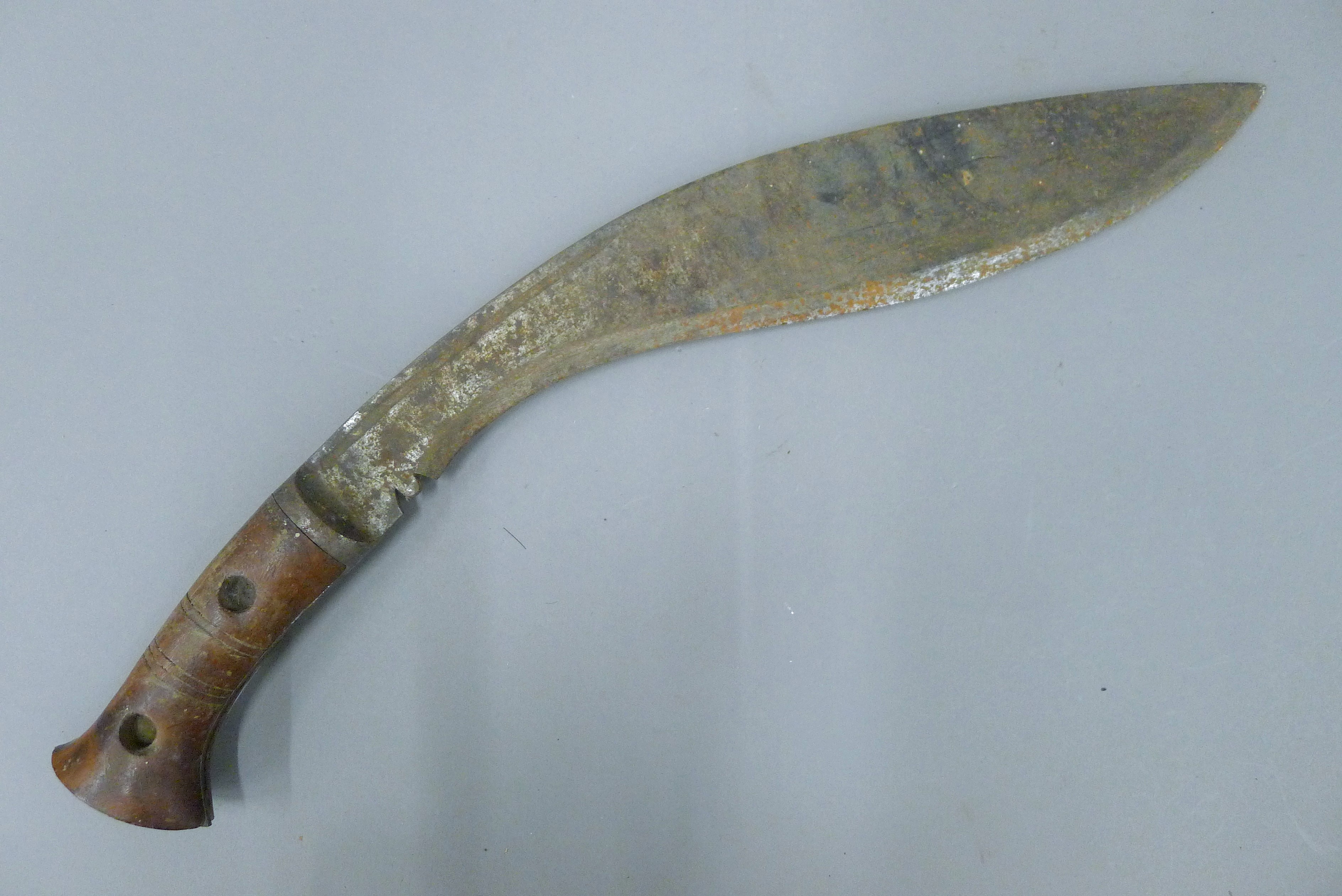A bone inset wooden handled kukri in scabbard and two other kukris. The former 46.5 cm long. - Image 4 of 7