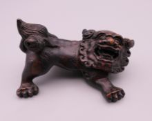 A small Chinese carved wooden do of fo. 5.5 cm long.