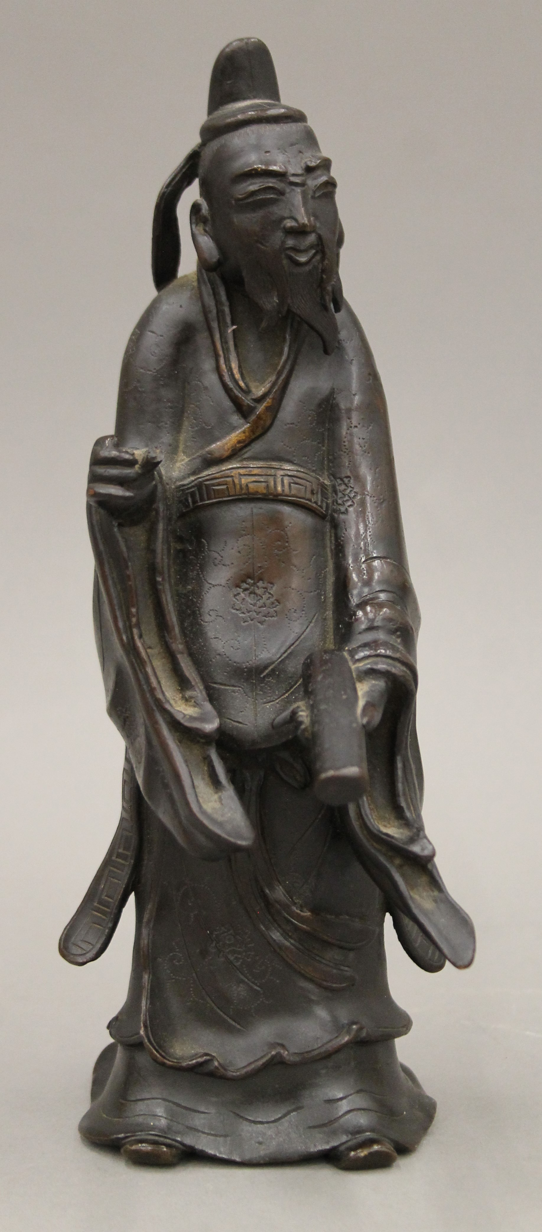A pair of Chinese bronze models of sages. The largest 25 cm high. - Image 7 of 11