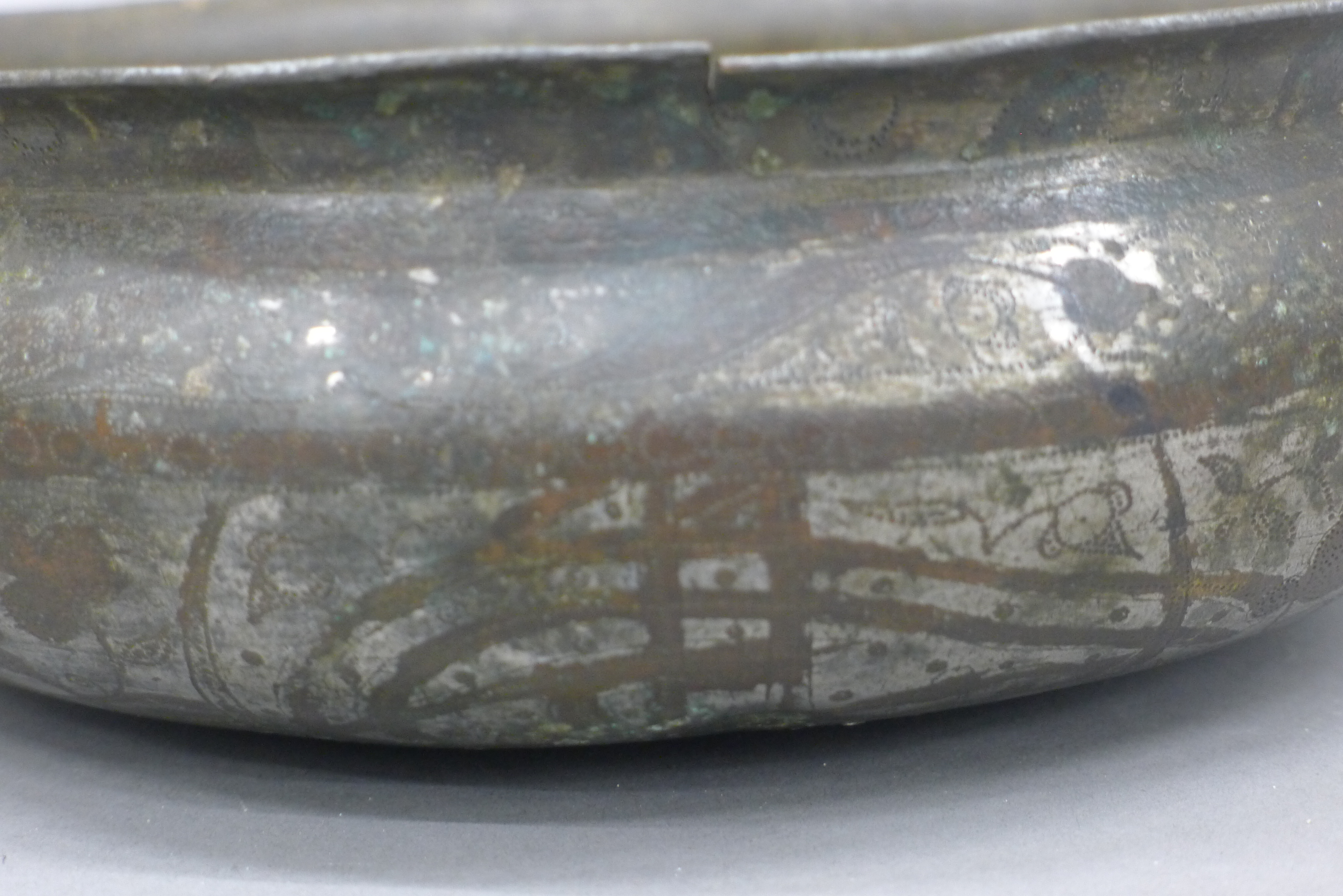 A 17th/18th century unmarked silver onlaid Islamic bowl. 19.5 cm diameter. - Image 3 of 6